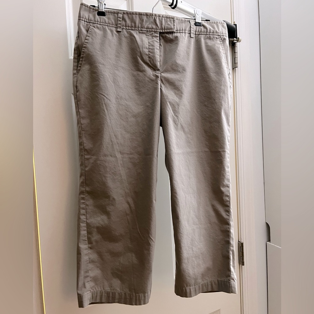 Daisy Fuentes Woman’s Khaki Trouser, in Size 8